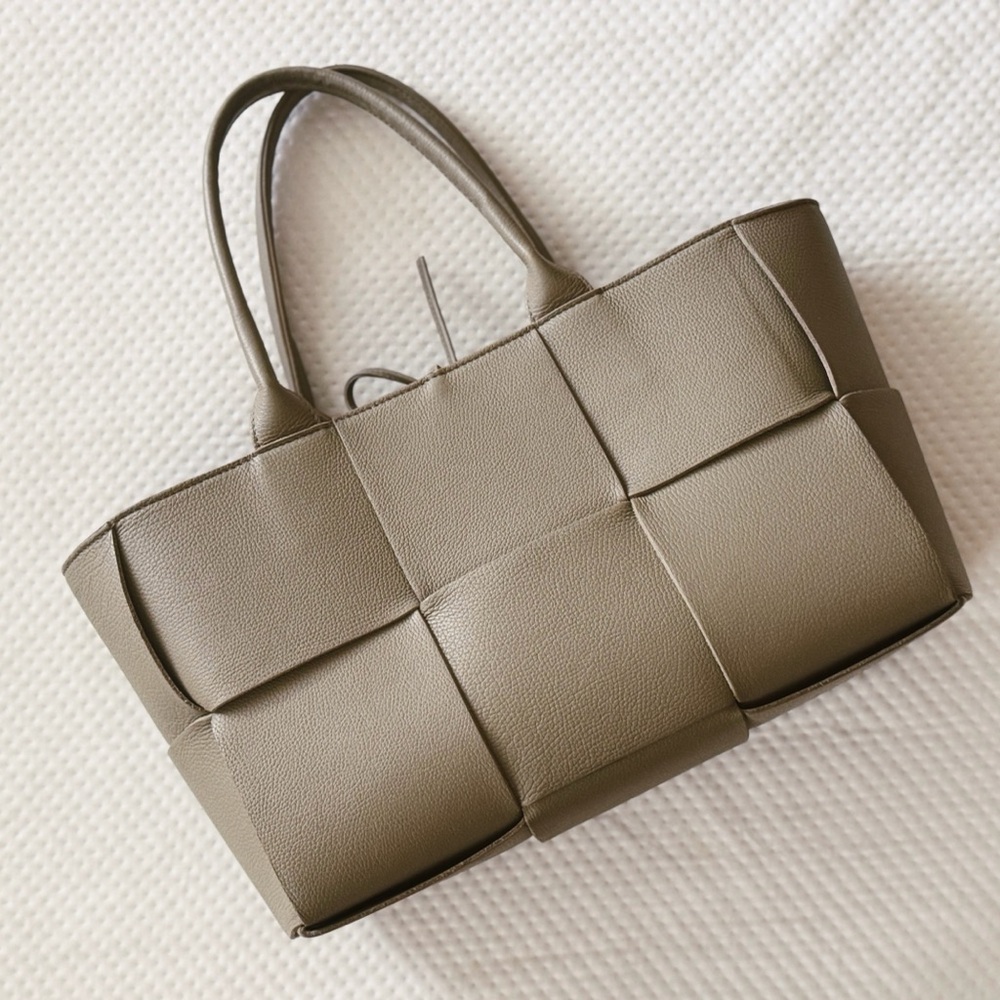 Bottega Veneta Arco Tote in Calfskin